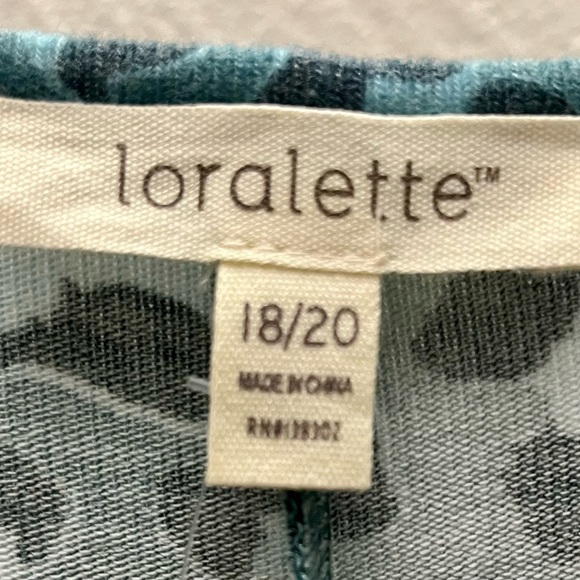 Avenue NWT hi-low top in green animal print, size 18/20 could easily fit 22/24. - Picture 8 of 9